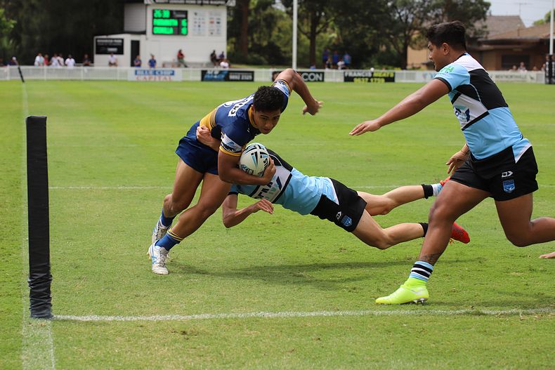 Viliami Penisini dives in the corner for his try against the Sharks in Rnd 2 (photo : Steve Montgomery)