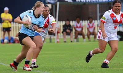 Sharks 2nd Rower Ally Weir runs around the Dragons forwards in Rnd 5 of the NSWRL Tarsha Gale Cup at Mascot Oval, Sydney (Photo : Steve Montgomery)