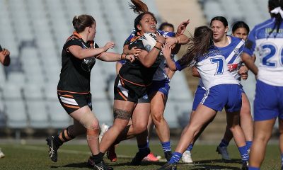 Mina Hanisi charges into the Bulldogs defence in the HNWP Elimination Final (Photo : Bryden Sharpe bsphotos.com.au)