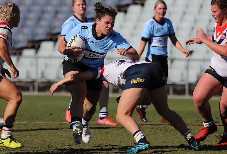 Analei Netzier runs the ball forward in the HNWP Semi Final v CC Roosters (Photo : Steve Montgomery)