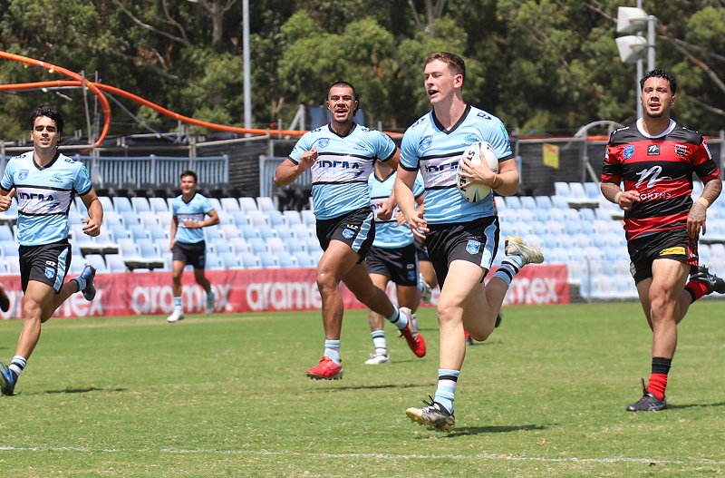 Kade Dykes runs for his 2nd try in the Sharks 50 - 6 Romp of the Bears in Rnd 3 at Sharks Park (Photo : Steve MOntgomery)