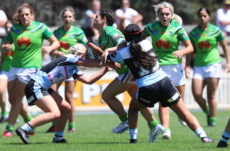 Canberra Raiders tarsha gale Cup fullback Krystal Blackwell tries to smash her way through the Sharks Defense in Rnd 1 in Canberra (Photo : Steve Montgomery)