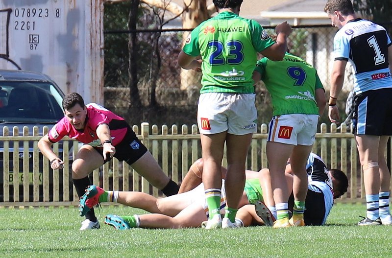 Ref Lachlan Greenfield is right in there to confirm the ball is down (Photo : Steve Montgomery Sports Photography)