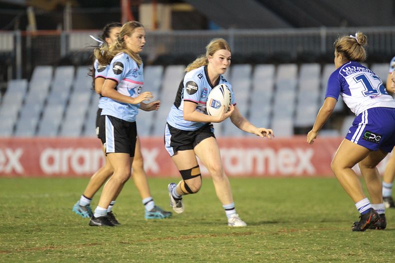 Sharks Prop Indee Brown running though the Bulldogs line at Shark parm (Photo : Steve Montgomery)