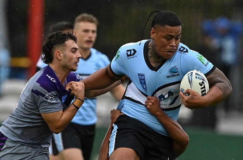 Frankie Pele runs through the Thunderbolts defense