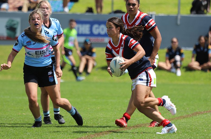 Sydney Indigenous Roosters Tarsha gale Cup halfback Taneka Todhunter tries to find a way through the Sharks line in Rnd 5 at Wyong (Photo : Steve Montgomery)