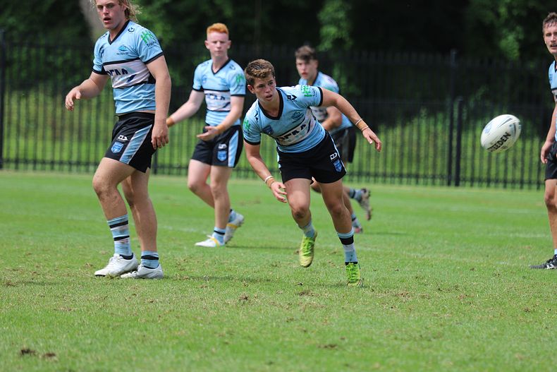 Sharks Mattys Cup Hooker Taj Brailey sends the Sharks in attack (Photo : Steve Montgomery)