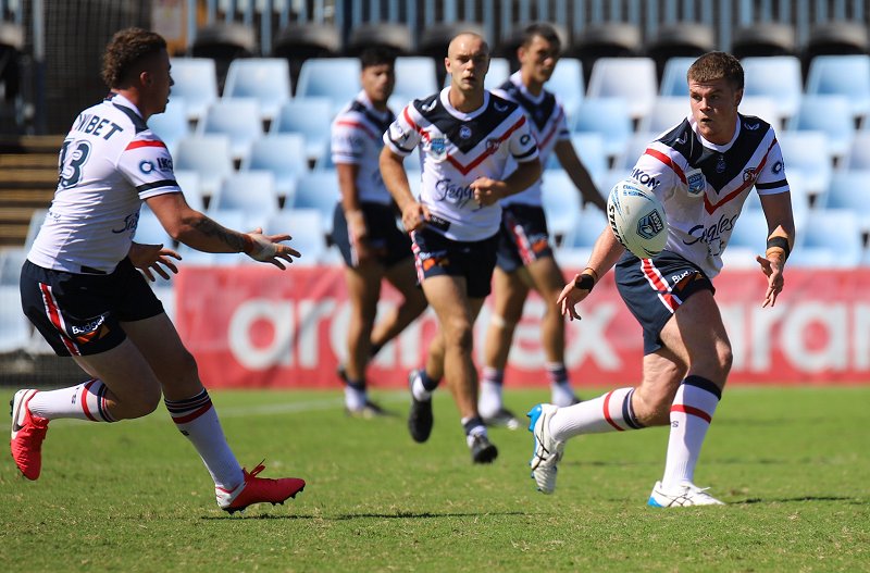 Roosters attacking the Sharks line in Rnd 4 at Shark Park (Photo : Steve Montgomery)