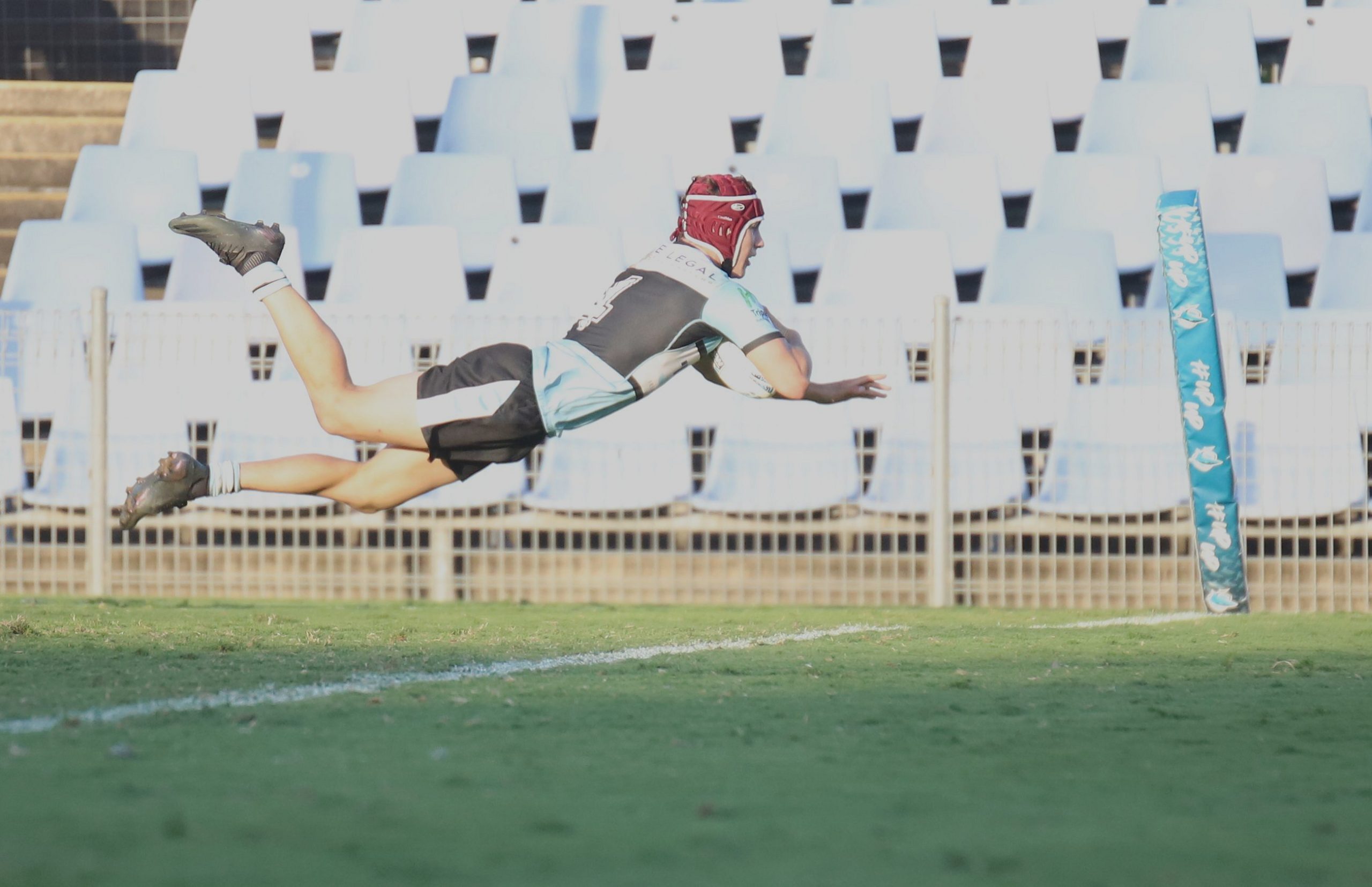 James Coyne dives in for his 2nd try in round 8 at SharkPark (Photo : Steve Montgomery)
