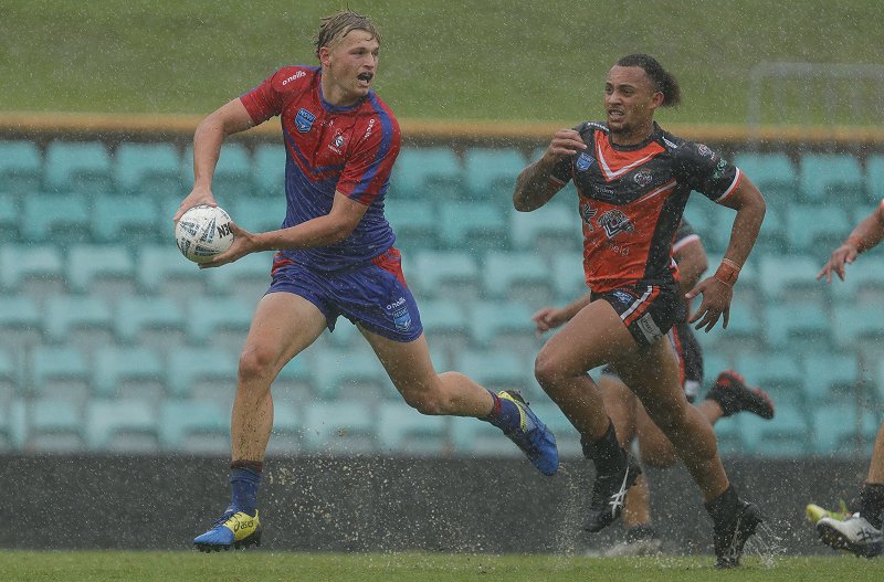 Miles Martin playing in the wet in last weeks SG Ball Cup (Photo : Bryden Sharp / bsphotos.com.au)