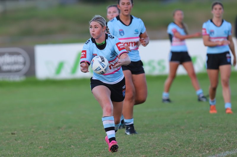 Maddie Studdon steers the Sharks HNWP to a tight round 1 win over the Mounties (Photo : Steve Montgomery)