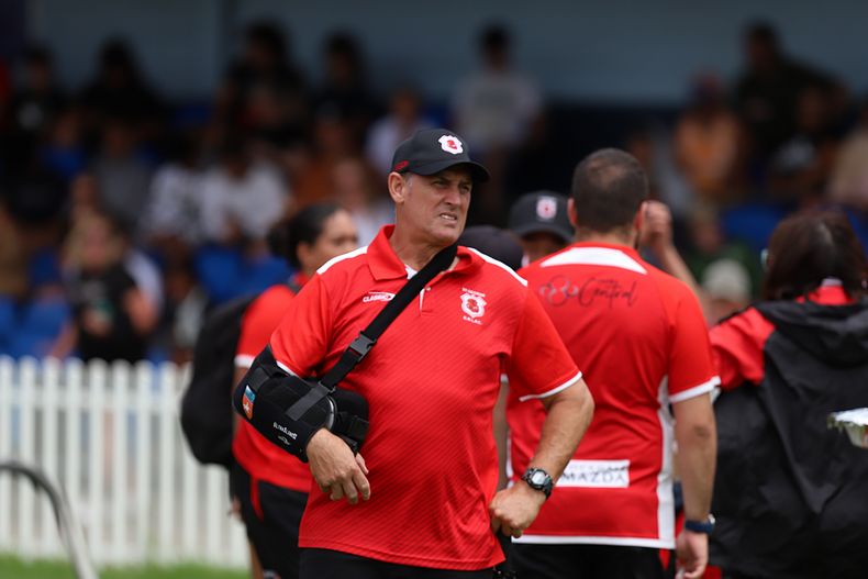 HMC trial ROOSTERS v DRAGONS