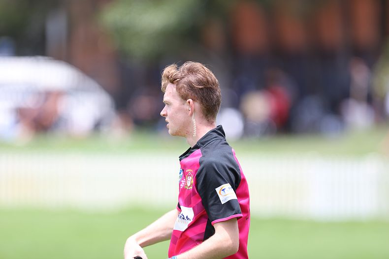 HMC trial ROOSTERS v DRAGONS