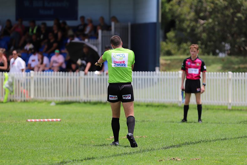 HMC trial ROOSTERS v DRAGONS
