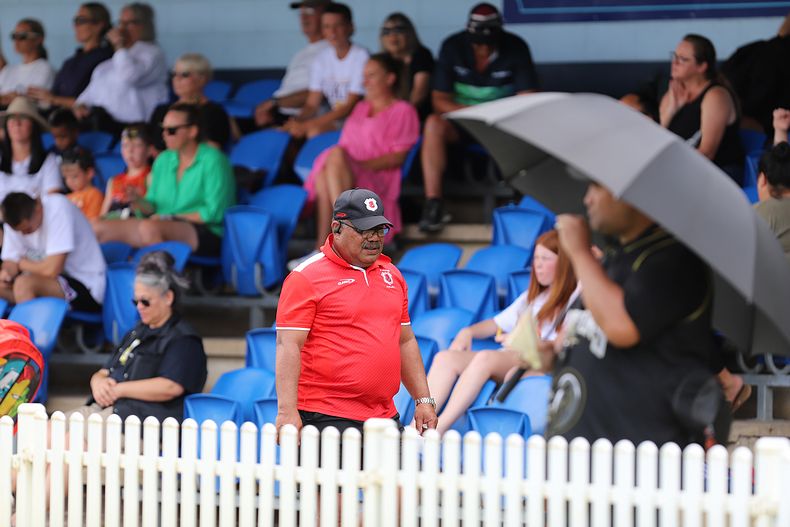 HMC trial ROOSTERS v DRAGONS