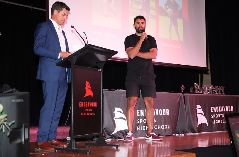 Mr. Brad Kelly and Alex Johnston speak at the 2022 Endeavour SHS rugby league presentation night (Photo : Steve Montgomery)