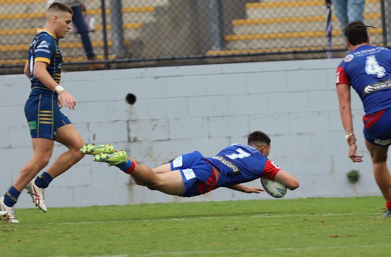 Taj Blackman dives in for a Grand Final try (Photo : Steve Montgomery)
