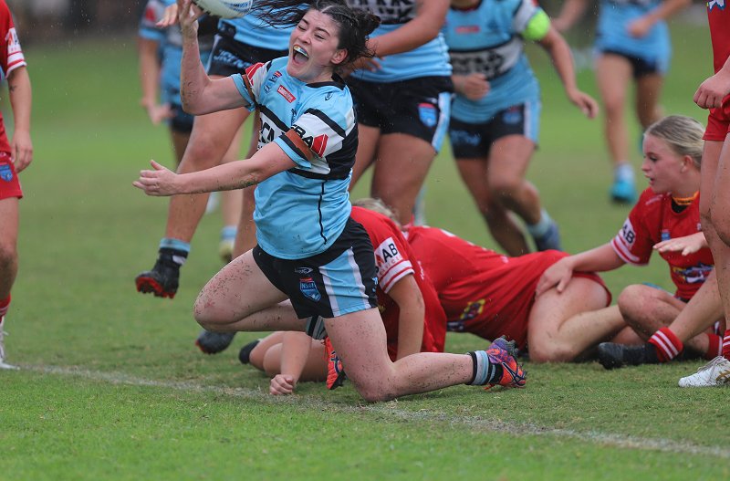 Tia-Jordyn Vasilovski scores the winnng for the Sharks Tarsha Gale Cup team against the Steerlers in Rnd 9 (Photo : Steve Montgomery)