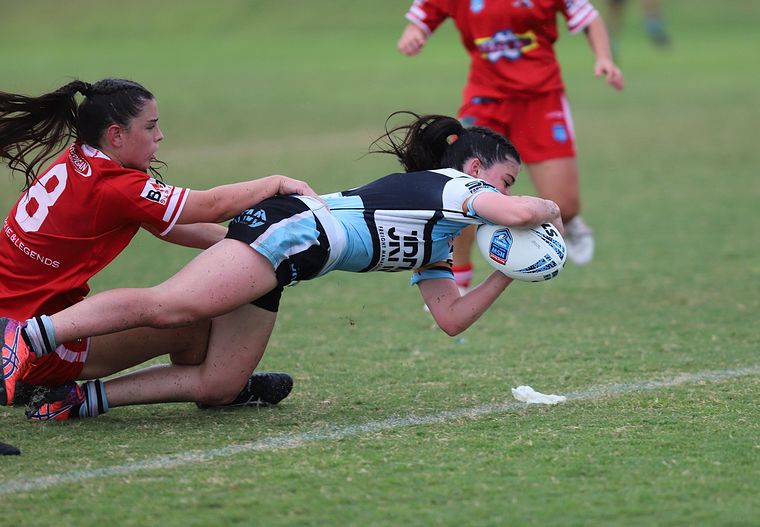 Tia-Jordyn Vasilovski dives in for 1 of her 2 tries in round 9 (Photo : Steve Montgomery)