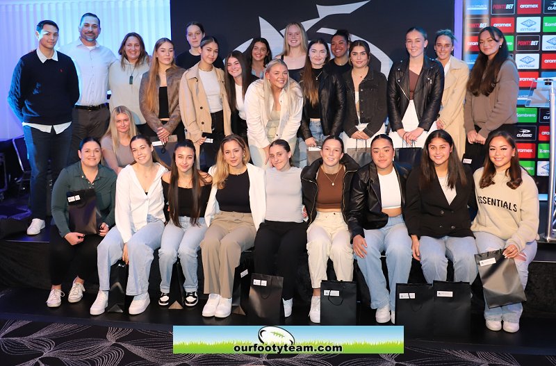 Cronulla Sharks Tarsha Gale Cup squad at the 2023 womens presentation night (Photo : Steve Montgomery)