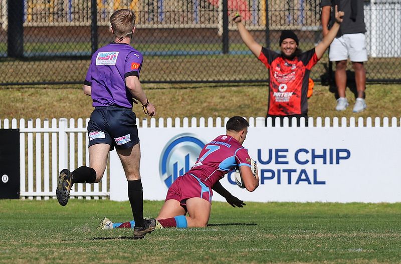 Dylan Brettle started the Hills comeback this his try (Photo : Steve Montgomery)