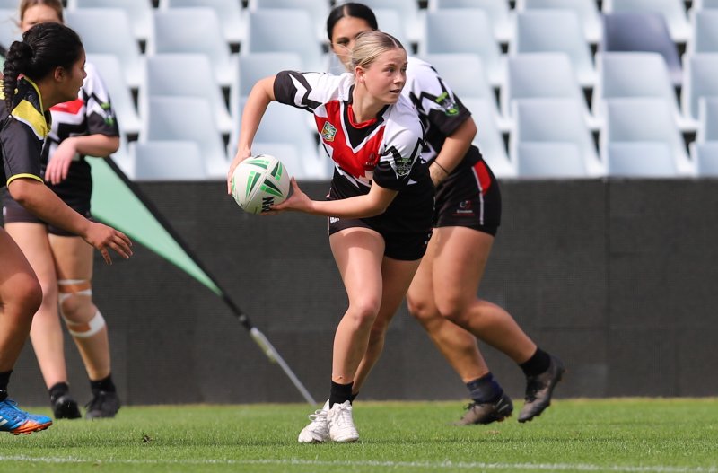 Erindale go forward in the Schoolgirl Cup Semi Final (Photo : Steve Montgomery)