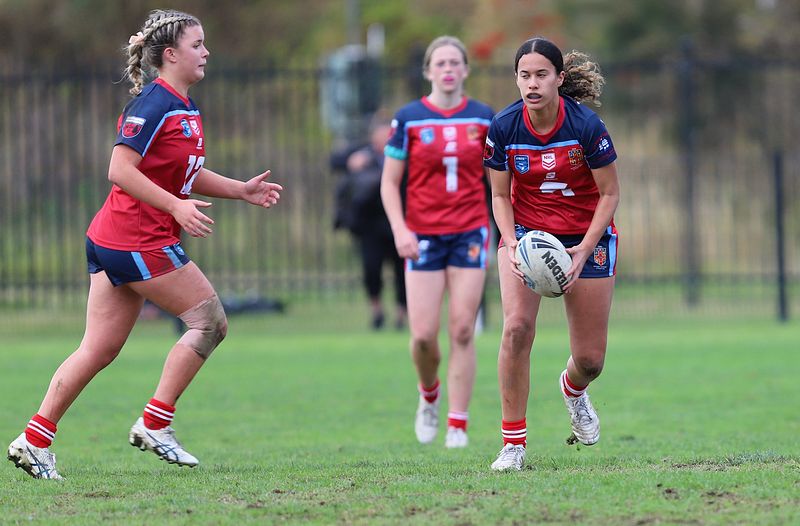 u16 Schoolgirls D1 RED v GOLD