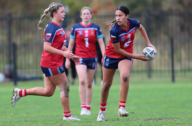 u16 Schoolgirls D1 RED v GOLD