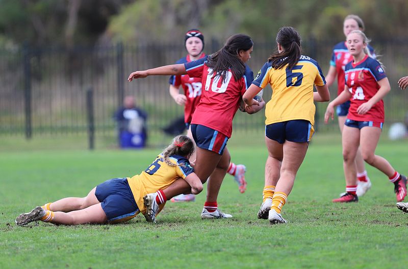 u16 Schoolgirls D1 RED v GOLD