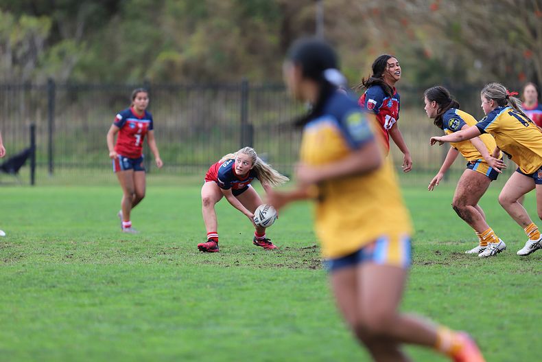 u16 Schoolgirls D1 RED v GOLD