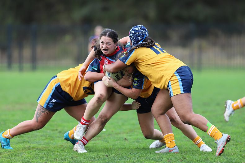 u16 Schoolgirls D1 RED v GOLD
