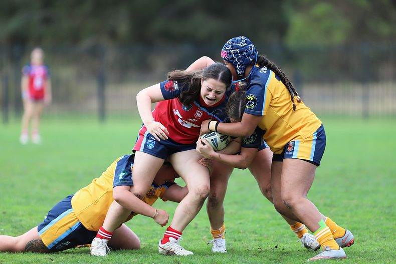 u16 Schoolgirls D1 RED v GOLD