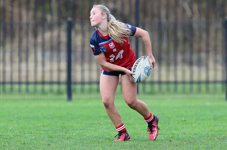 u16 Schoolgirls D1 RED v GOLD