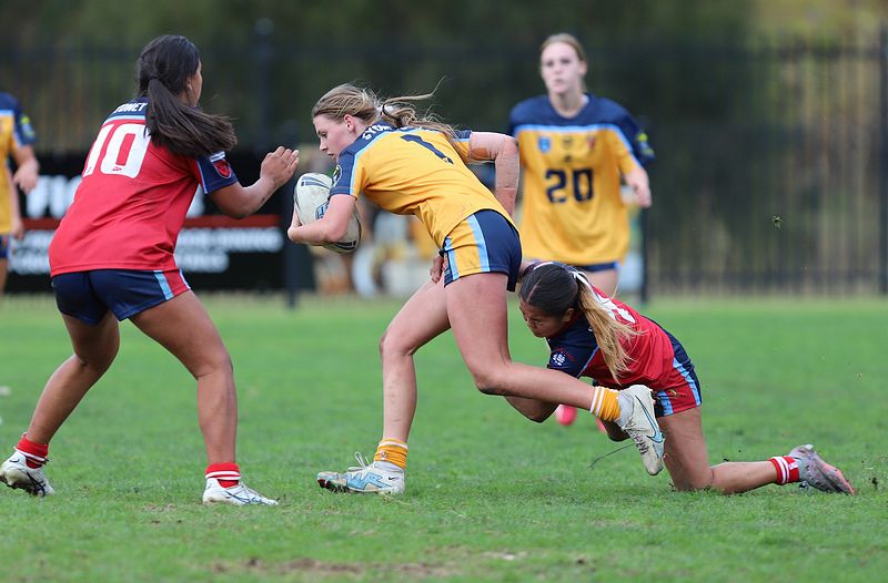 u16 Schoolgirls D1 RED v GOLD