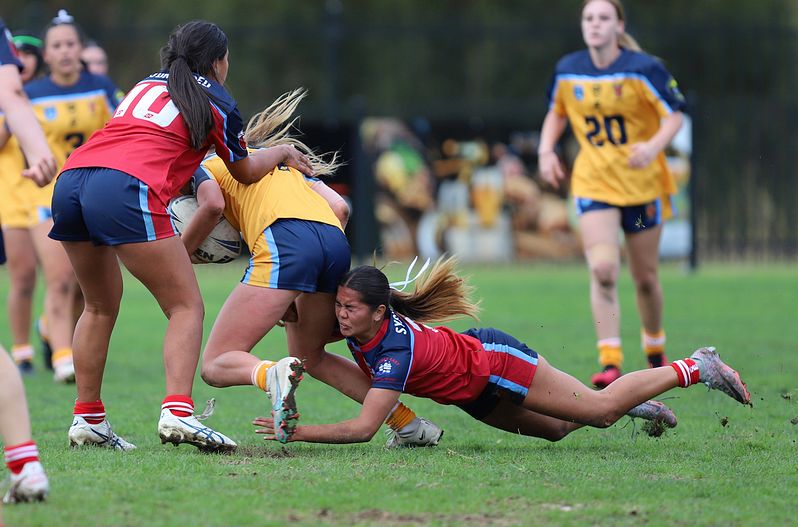 u16 Schoolgirls D1 RED v GOLD