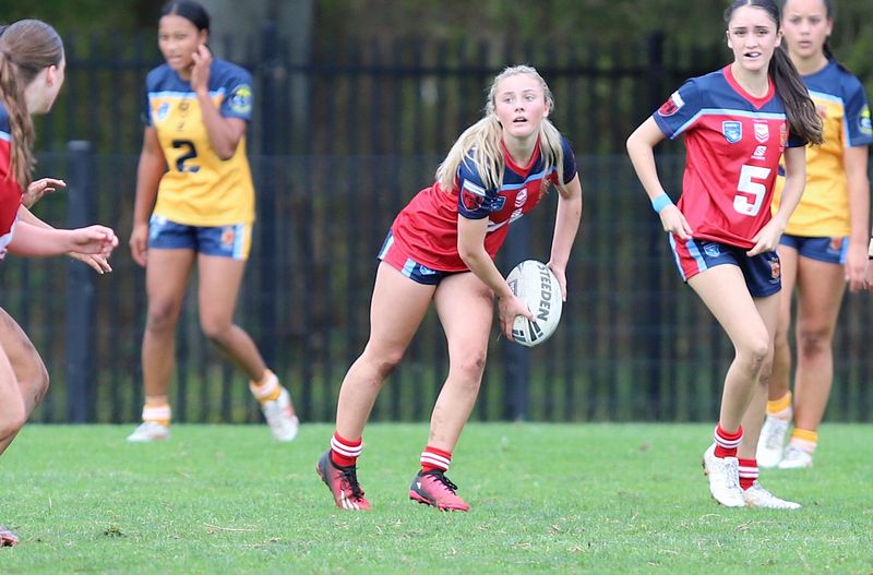 u16 Schoolgirls D1 RED v GOLD