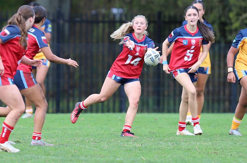 u16 Schoolgirls D1 RED v GOLD