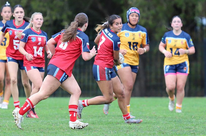 u16 Schoolgirls D1 RED v GOLD