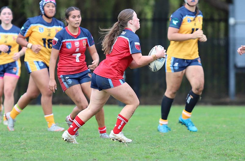 u16 Schoolgirls D1 RED v GOLD