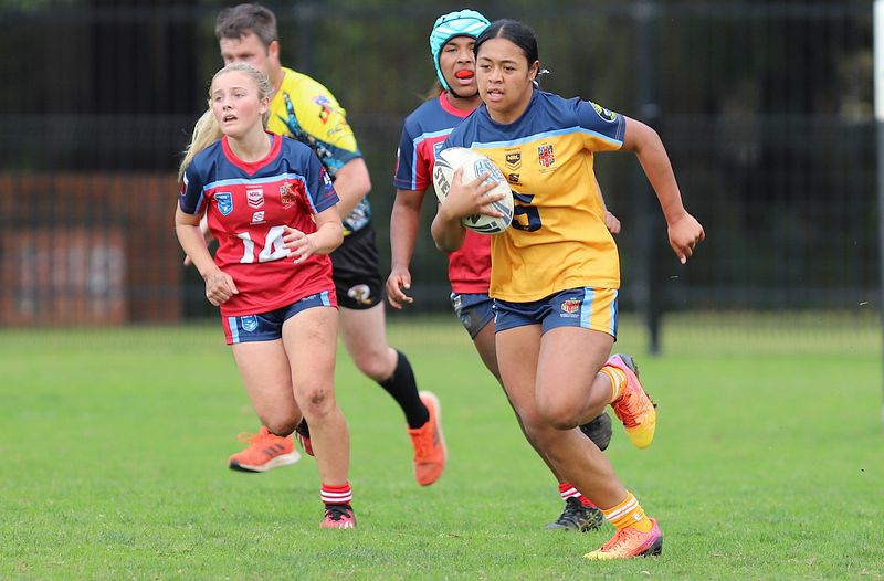 u16 Schoolgirls D1 RED v GOLD
