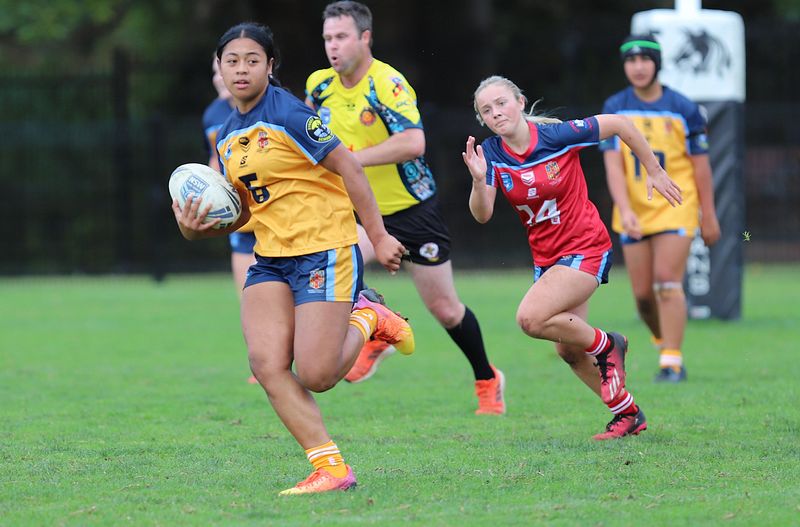 u16 Schoolgirls D1 RED v GOLD