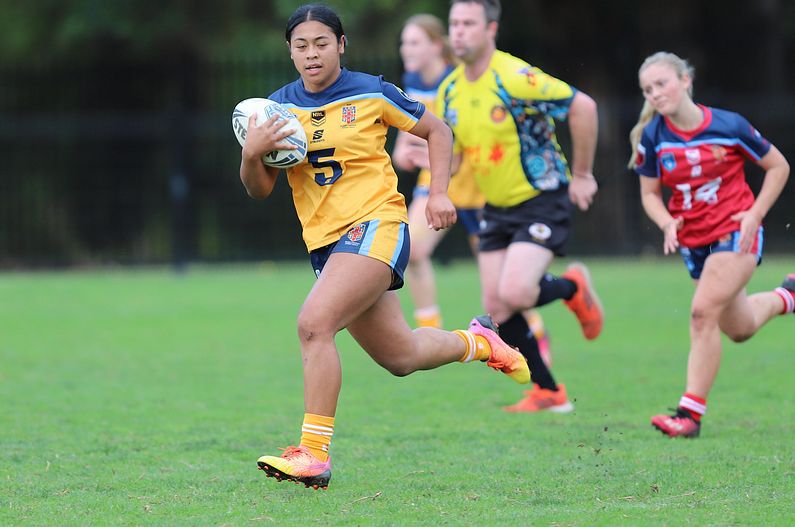 u16 Schoolgirls D1 RED v GOLD