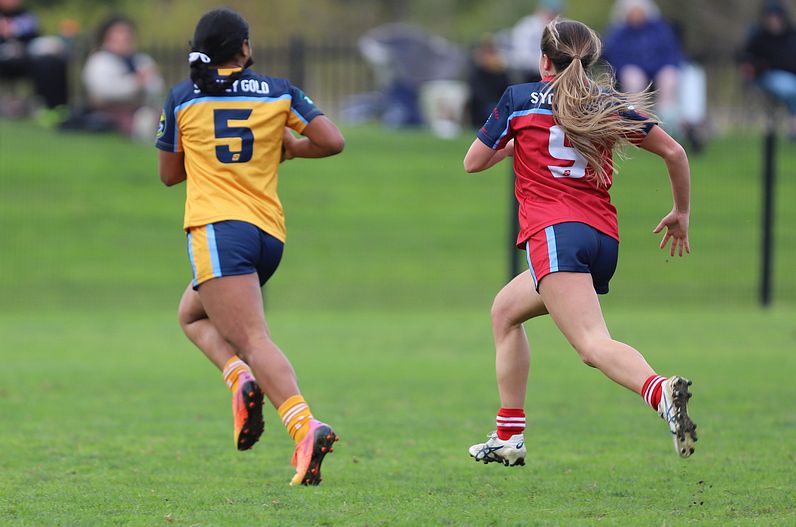 u16 Schoolgirls D1 RED v GOLD