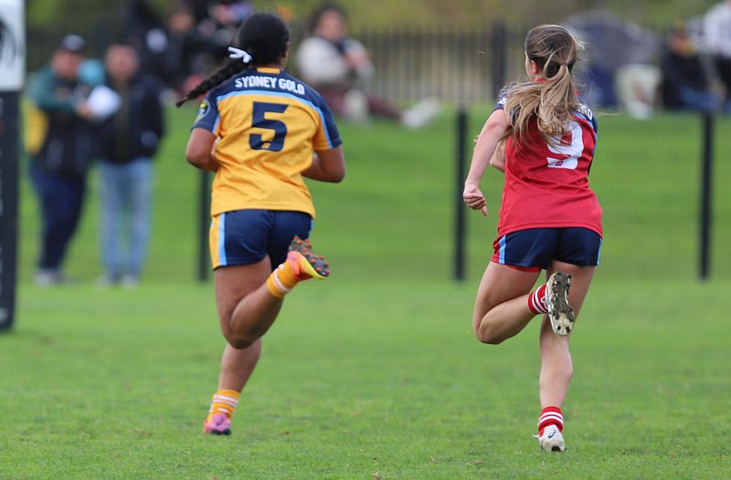 u16 Schoolgirls D1 RED v GOLD