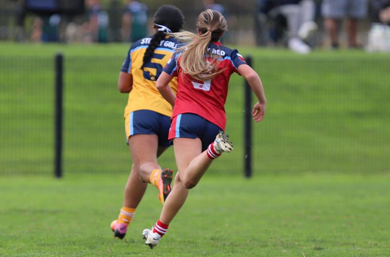 u16 Schoolgirls D1 RED v GOLD