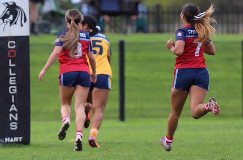 u16 Schoolgirls D1 RED v GOLD