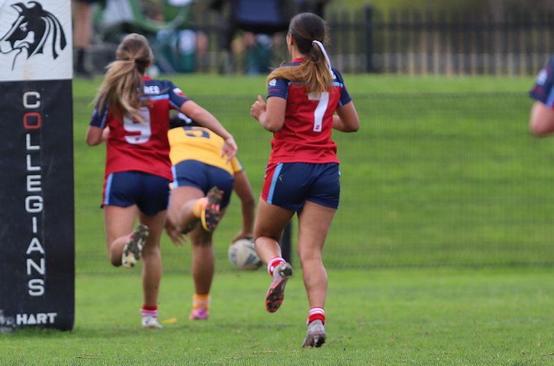 u16 Schoolgirls D1 RED v GOLD