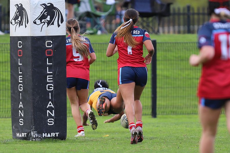u16 Schoolgirls D1 RED v GOLD