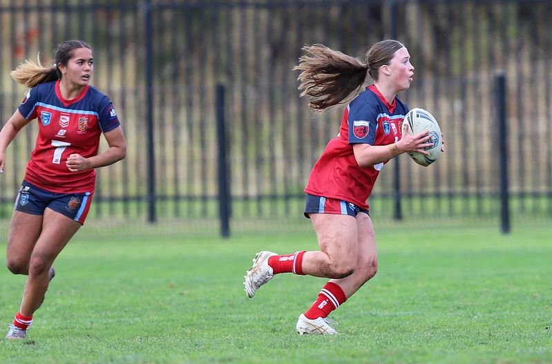 u16 Schoolgirls D1 RED v GOLD