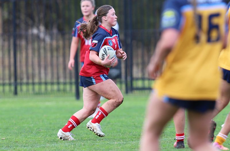 u16 Schoolgirls D1 RED v GOLD